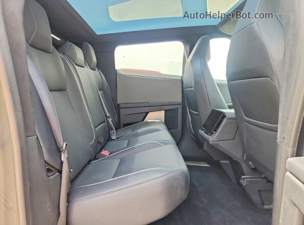7G2CEHED6RA049138 2024 TESLA CYBERTRUCK Silver Вид задніх сидінь