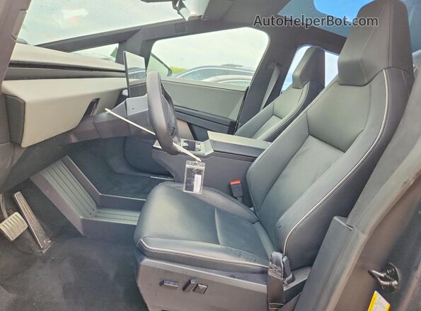 7G2CEHED6RA049138 2024 TESLA CYBERTRUCK Silver Вид салону спереду
