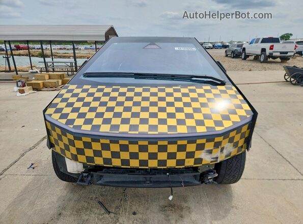 7G2CEHED6RA049138 2024 TESLA CYBERTRUCK Silver Вид спереду