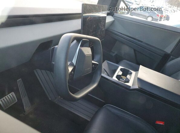 7G2CEHED6RA056770 2024 TESLA CYBERTRUCK Серебряный Вид панели приборов