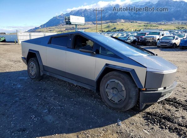 7G2CEHED7SA070036 2025 TESLA CYBERTRUCK Серебряный Передняя правая четверть