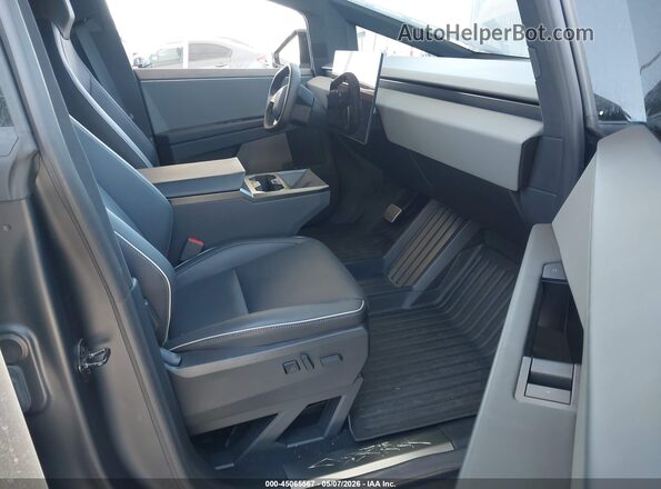 7G2CEHED8RA023494 2024 TESLA CYBERTRUCK Серебряный Вид салона спереди