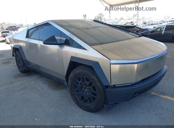 7G2CEHED8RA023494 2024 TESLA CYBERTRUCK Серебряный Передняя правая четверть