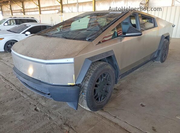 7G2CEHEDXRA015865 2024 TESLA CYBERTRUCK Серебряный Передняя левая четверть