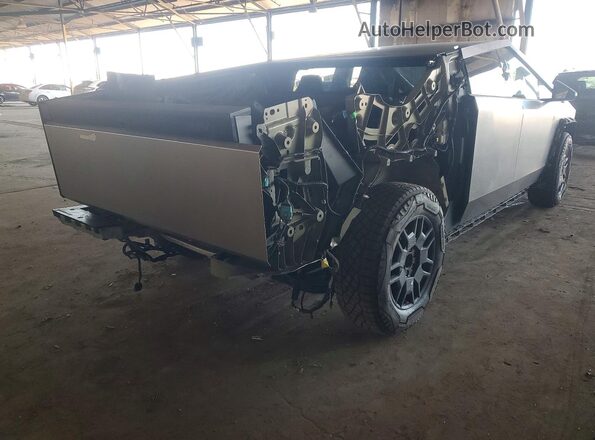 7G2CEHEDXRA015865 2024 TESLA CYBERTRUCK Серебряный Задняя правая четверть