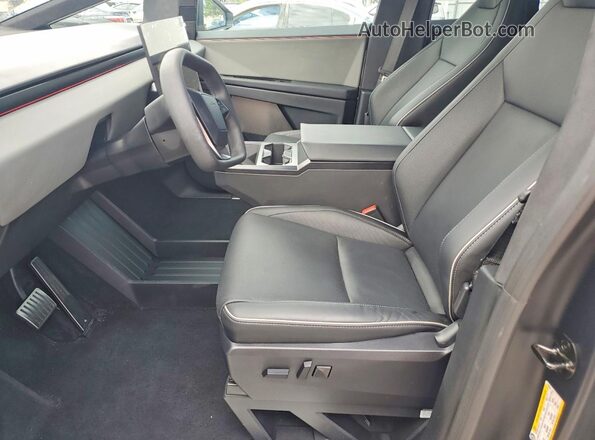 7G2CEHEDXSA073450 2025 TESLA CYBERTRUCK Silver Widok wnętrza z przodu
