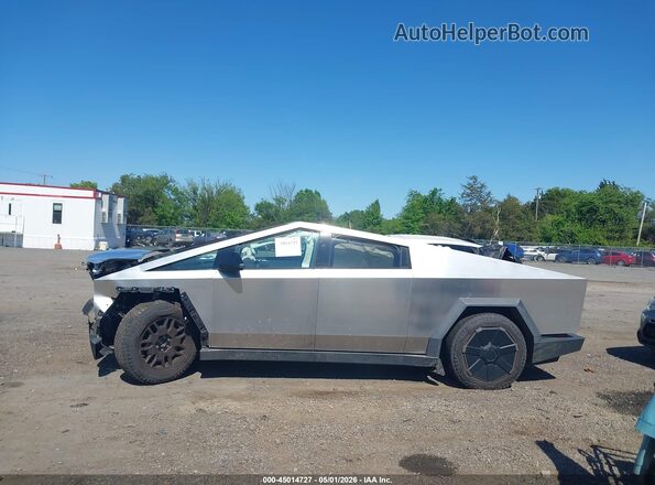 7G2CEHEE1RA034846 2024 TESLA CYBERTRUCK Silver Սալոնի հետևի տեսք