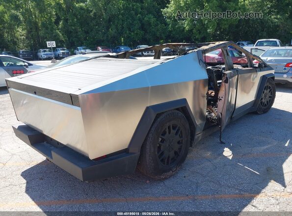 7G2CEHEE6RA036124 2024 TESLA CYBERTRUCK Silver Trasero derecho