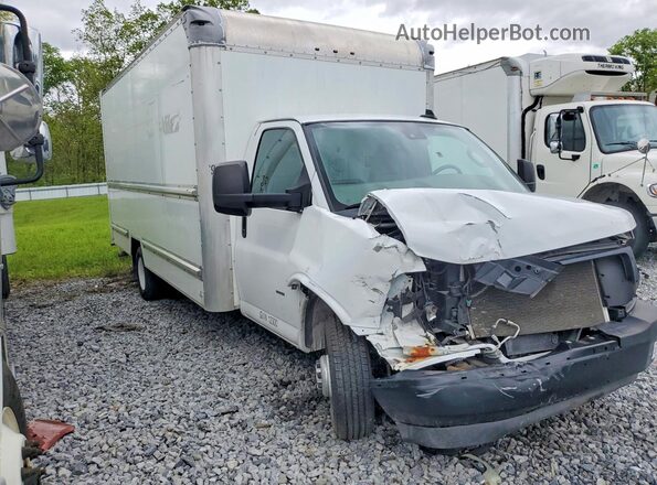 7GZ37TC73MN013372 2021 GMC SAVANA White Передня права чверть