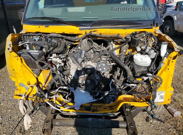 7GZ37TC73PN004093 2023 GMC SAVANA Yellow Widok wnętrza z tyłu