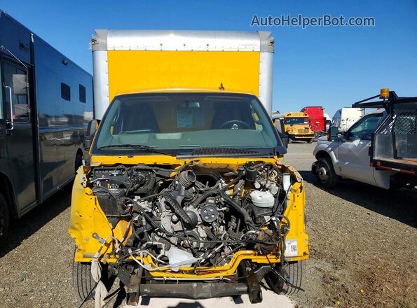 7GZ37TC73PN004093 2023 GMC SAVANA Yellow Widok z przodu