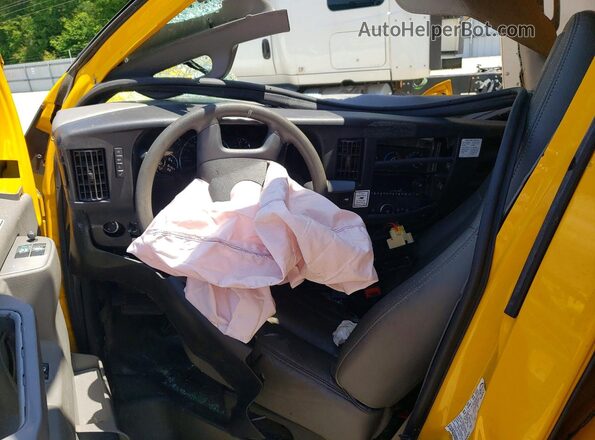 7GZ37TC75NN004108 2022 GMC SAVANA Yellow Widok deski rozdzielczej
