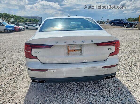 7JR102FK4KG015394 2019 VOLVO S60 White Widok z tyłu