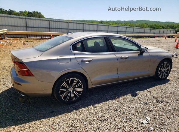 7JRA22TL0KG006831 2019 VOLVO S60 Серебряный Задняя правая четверть