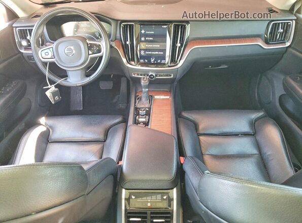 7JRA22TL0KG006831 2019 VOLVO S60 Серебряный Вид панели приборов