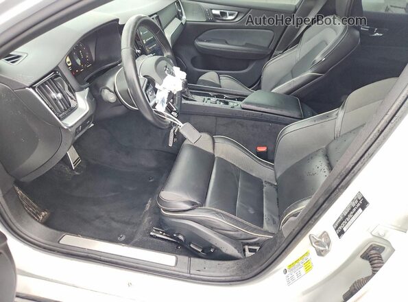 7JRA22TM6KG014005 2019 VOLVO S60 Белый Вид салона спереди