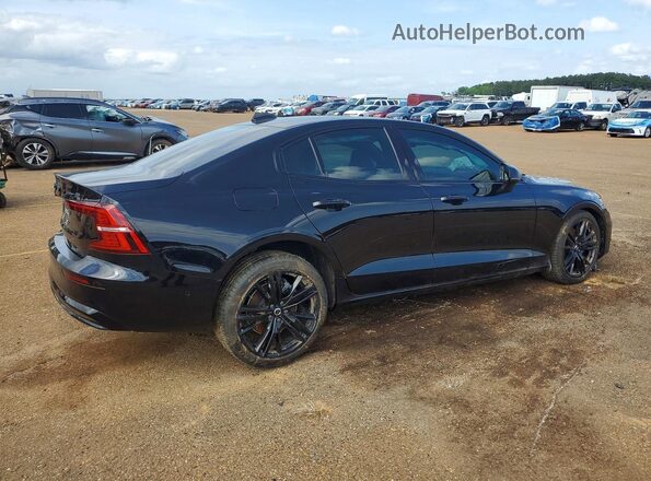 7JRL12FH6RG285747 2024 VOLVO S60 Черный Задняя правая четверть