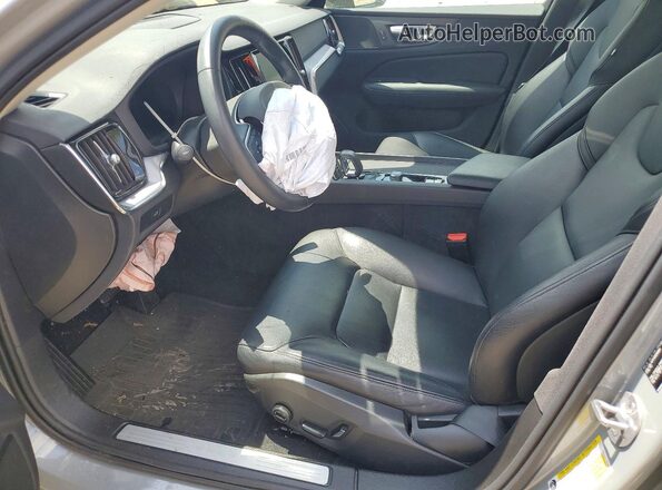 7JRL12FK4RG310561 2024 VOLVO S60 Серый Вид салона спереди