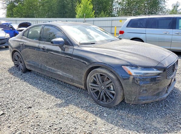 7JRL12THXRG310315 2024 VOLVO S60 Черный Передняя правая четверть