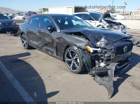 7JRL12TL2RG316887 2024 VOLVO S60 Черный Передняя правая четверть