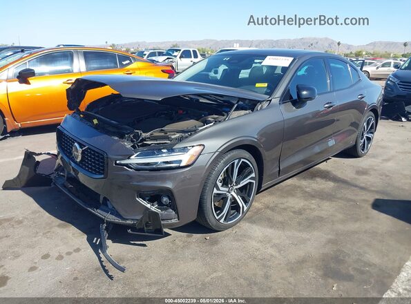 7JRL12TL2RG316887 2024 VOLVO S60 Черный Передняя левая четверть