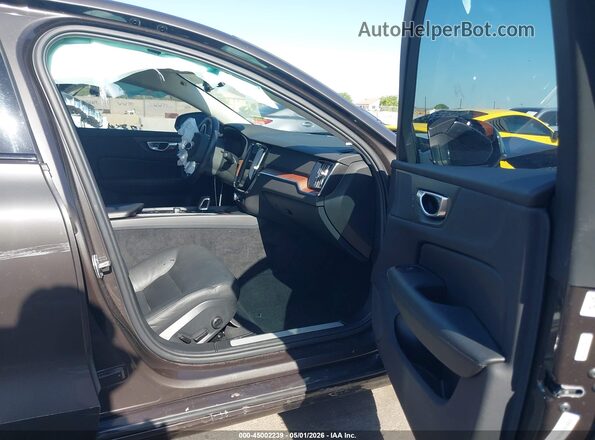 7JRL12TL2RG316887 2024 VOLVO S60 Черный Вид салона спереди