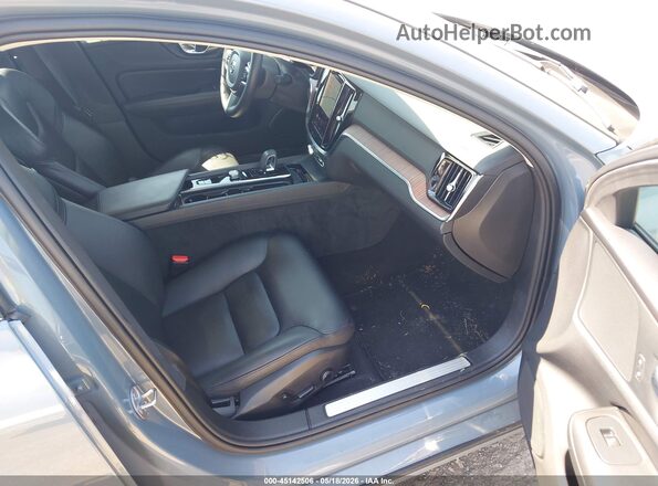 7JRL12TL8RG298069 2024 VOLVO S60 Gray Widok wnętrza z przodu