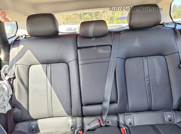 7MMVAAEW7TN145436 2026 MAZDA CX-5 Burgundy Vista de los asientos traseros