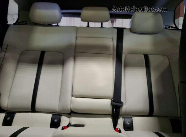 7MMVABEY2TN462953 2026 MAZDA CX-5 Gray Vista de los asientos traseros