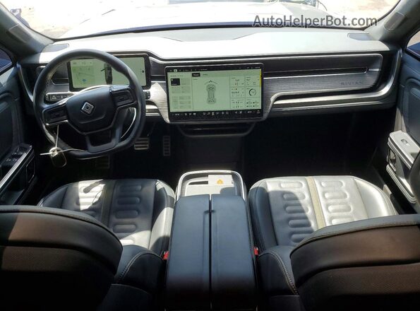 7PDSGABA2PN022829 2023 RIVIAN R1S Charcoal Vista del salpicadero