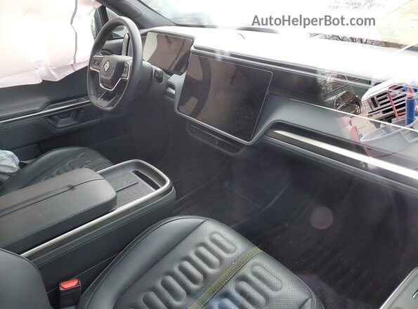 7PDSGBBA7SN048065 2025 RIVIAN R1S Green Widok deski rozdzielczej