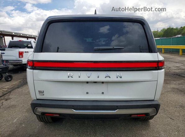 7PDSGCBAXRN031597 2024 RIVIAN R1S Белый Вид сзади