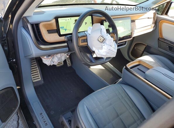 7PDSGCBP4SN065741 2025 RIVIAN R1S Черный Вид панели приборов