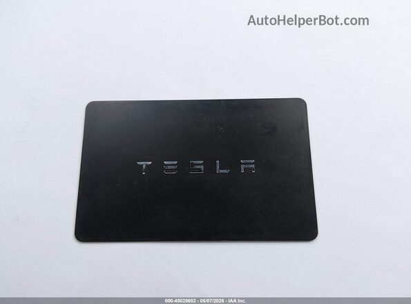 7SAXCAE52SF469744 2025 TESLA MODEL X Красный Вид панели приборов