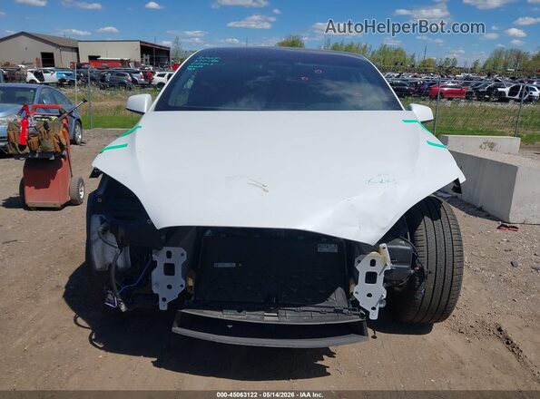 7SAXCBE5XPF377150 2023 TESLA MODEL X White Widok wnętrza z tyłu