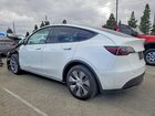 2024 Tesla Model Y White vin: 7SAYGAEE0RF984681