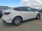 2024 Tesla Model Y White vin: 7SAYGAEE0RF984681