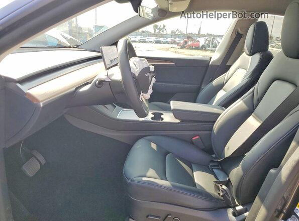 7SAYGAEE1SF302445 2025 TESLA MODEL Gray Front interior view