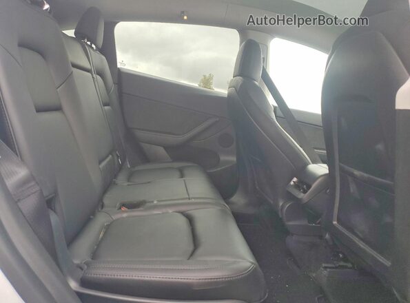 7SAYGAEE2NF348211 2022 TESLA MODEL White Rear seats view