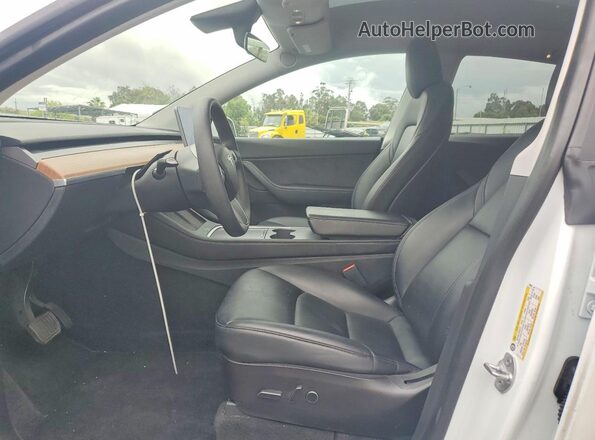 7SAYGAEE2NF348211 2022 TESLA MODEL White Front interior view