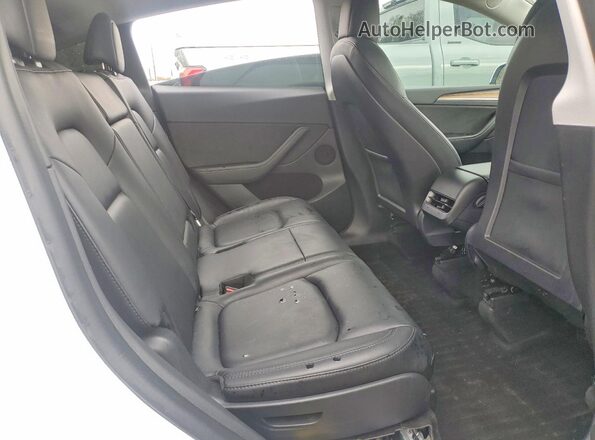 7SAYGAEE4NF532940 2022 TESLA MODEL White Widok tylnych siedzeń