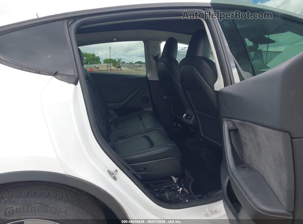 7SAYGAEE4PF769737 2023 TESLA MODEL Y White Vista de la etiqueta del VIN