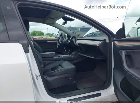 7SAYGAEE4PF769737 2023 TESLA MODEL Y White Vista interior delantera