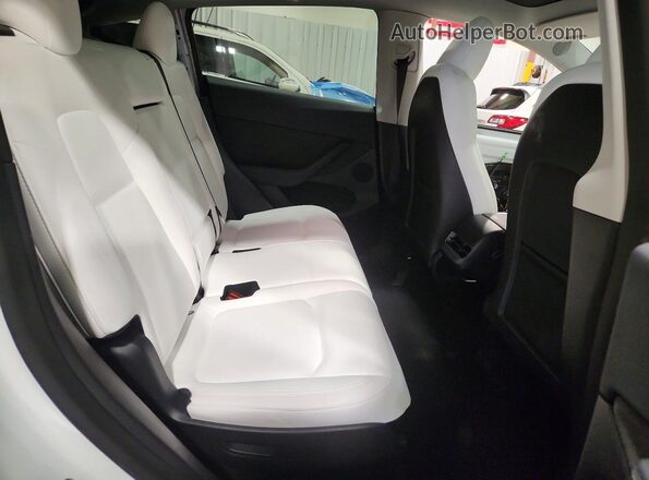 7SAYGAEE4RF176558 2024 TESLA MODEL White Rear interior view