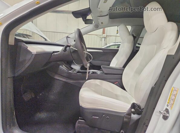 7SAYGAEE4RF176558 2024 TESLA MODEL White Front interior view