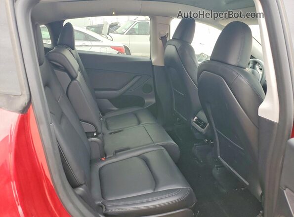 7SAYGAEE6PF944229 2023 TESLA MODEL Red Widok tylnych siedzeń