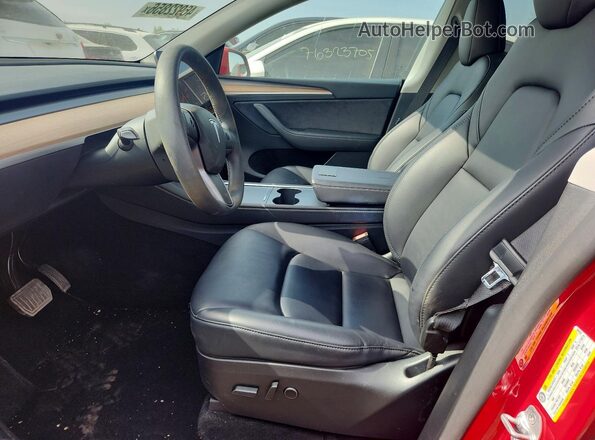 7SAYGAEE6PF944229 2023 TESLA MODEL Red Widok wnętrza z przodu