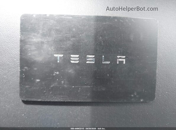 7SAYGAEE8RF184078 2024 TESLA MODEL Y Red Widok deski rozdzielczej