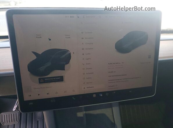 7SAYGAEE8SF282064 2025 TESLA MODEL Charcoal Vista del cuadro de instrumentos