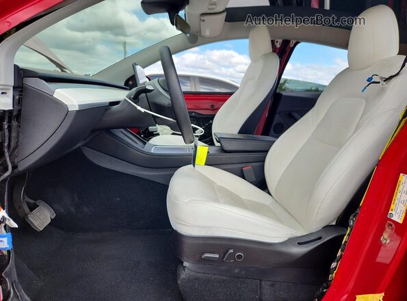 7SAYGAEE9NF568235 2022 TESLA MODEL Red Front interior view